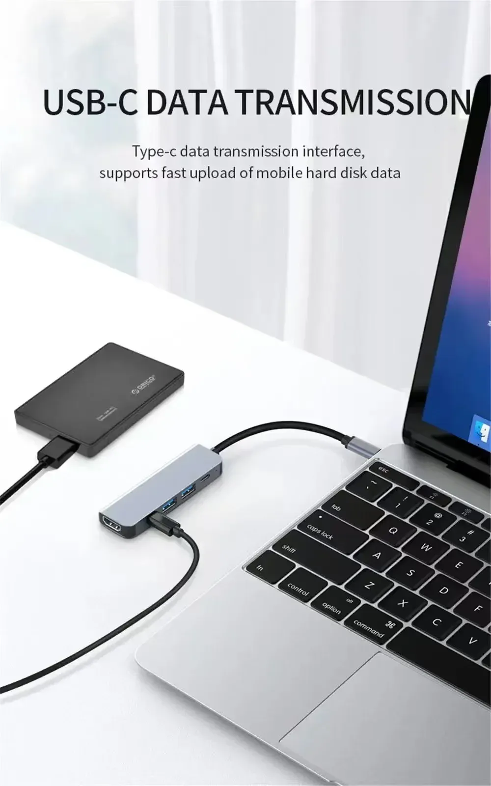 Hub USB-C en contexte d'utilisation professionnelle