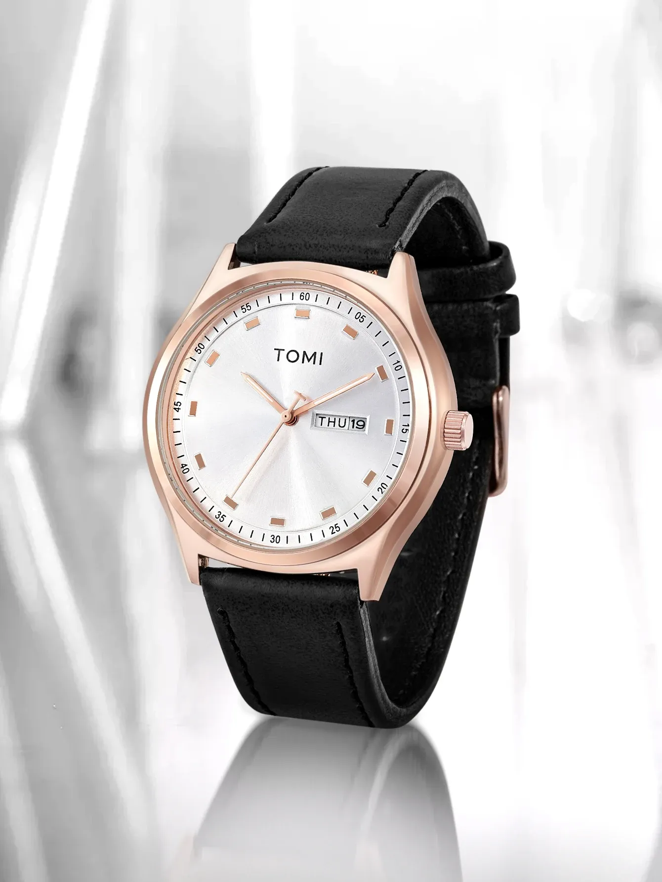 Montre TOMI, élégance minimaliste