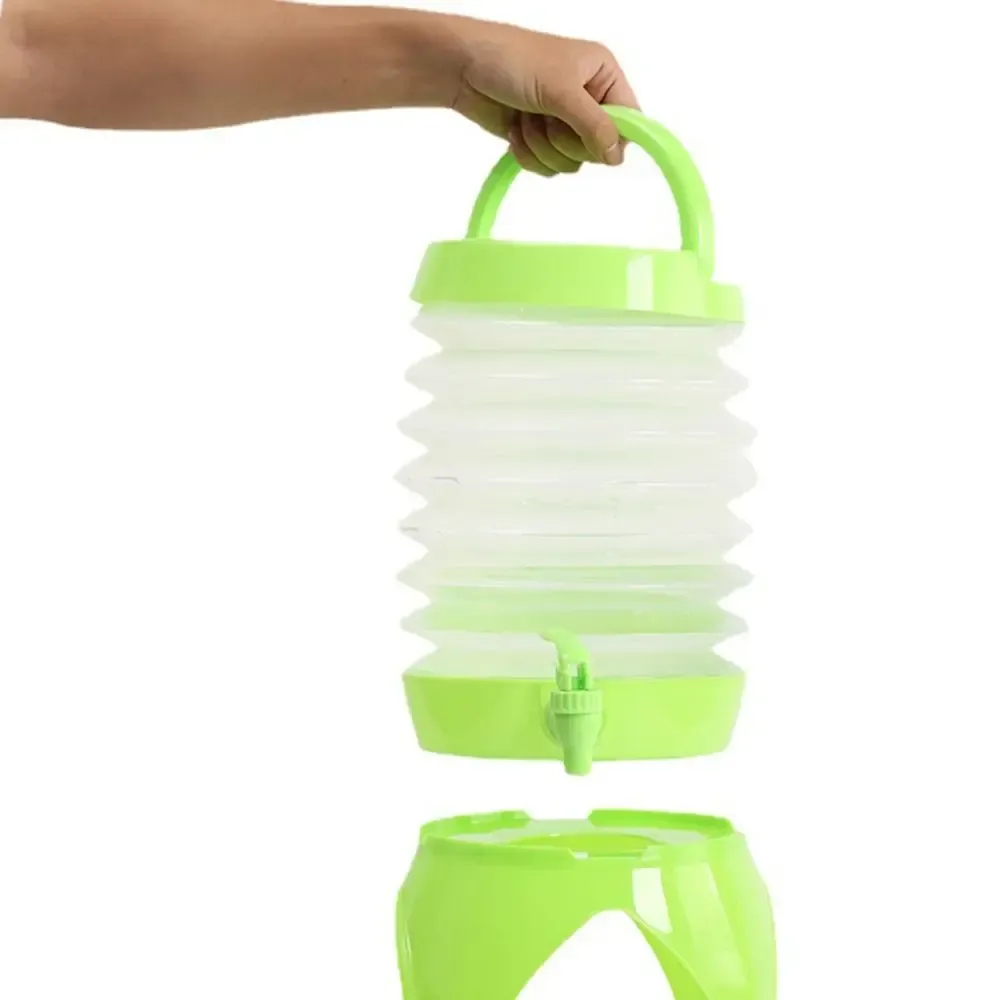 Distributeur de boissons pliable, lors d'une fête