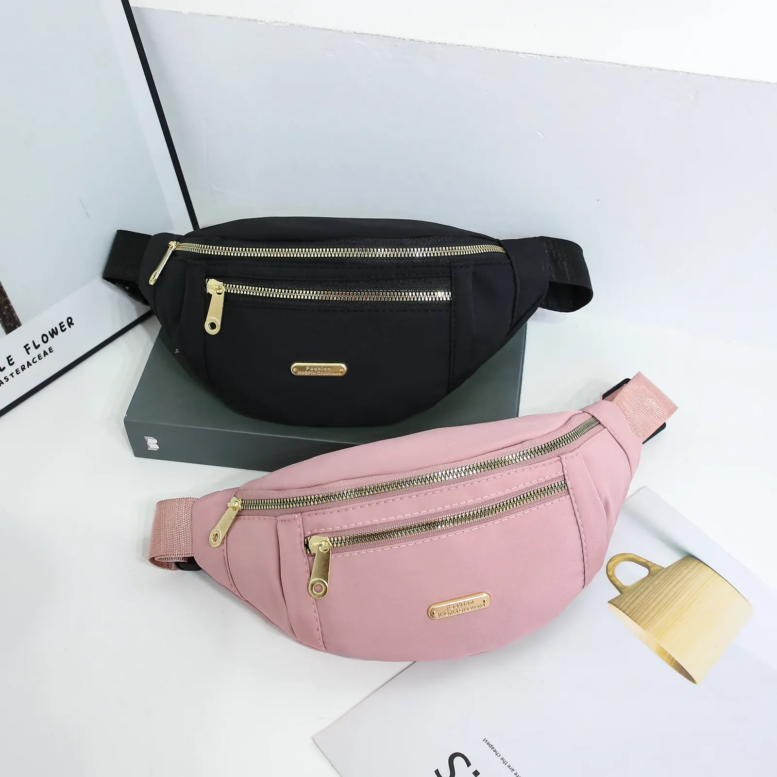 Détail des compartiments du sac banane