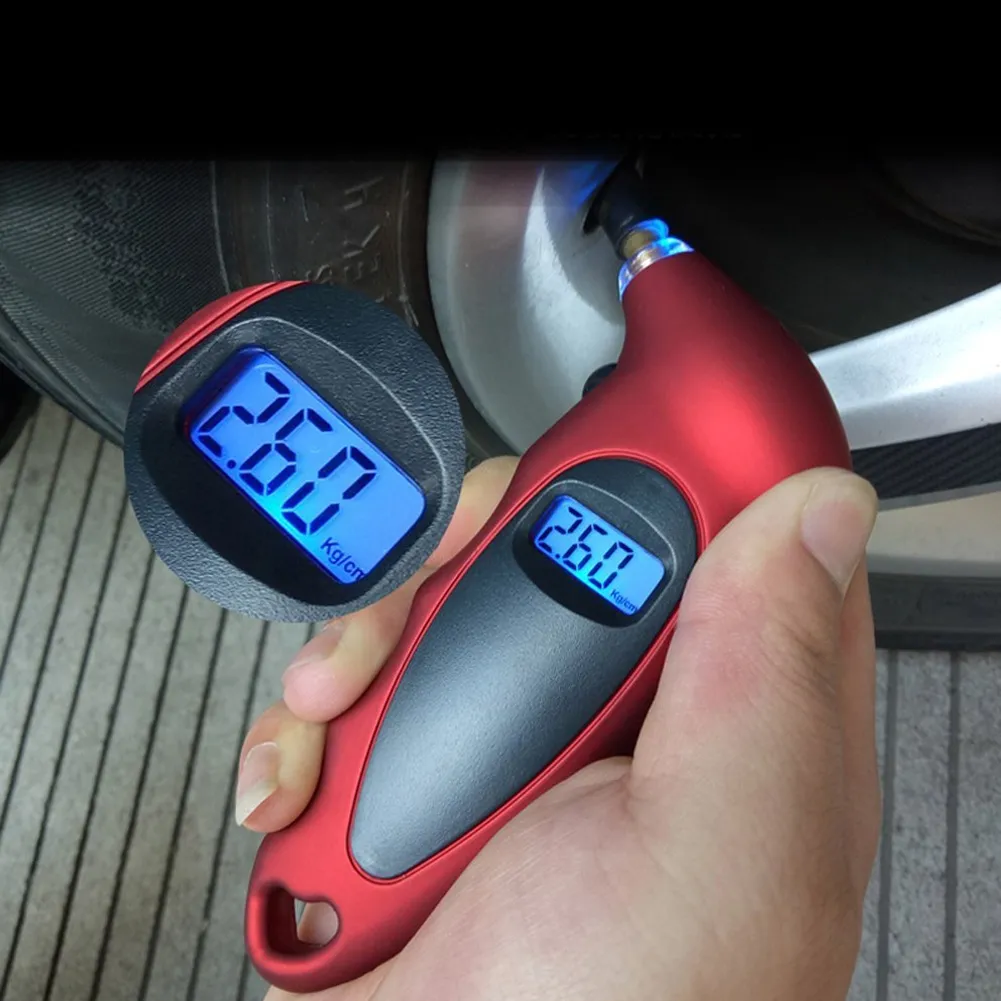 Manomètre numérique de pression des pneus en situation d'utilisation