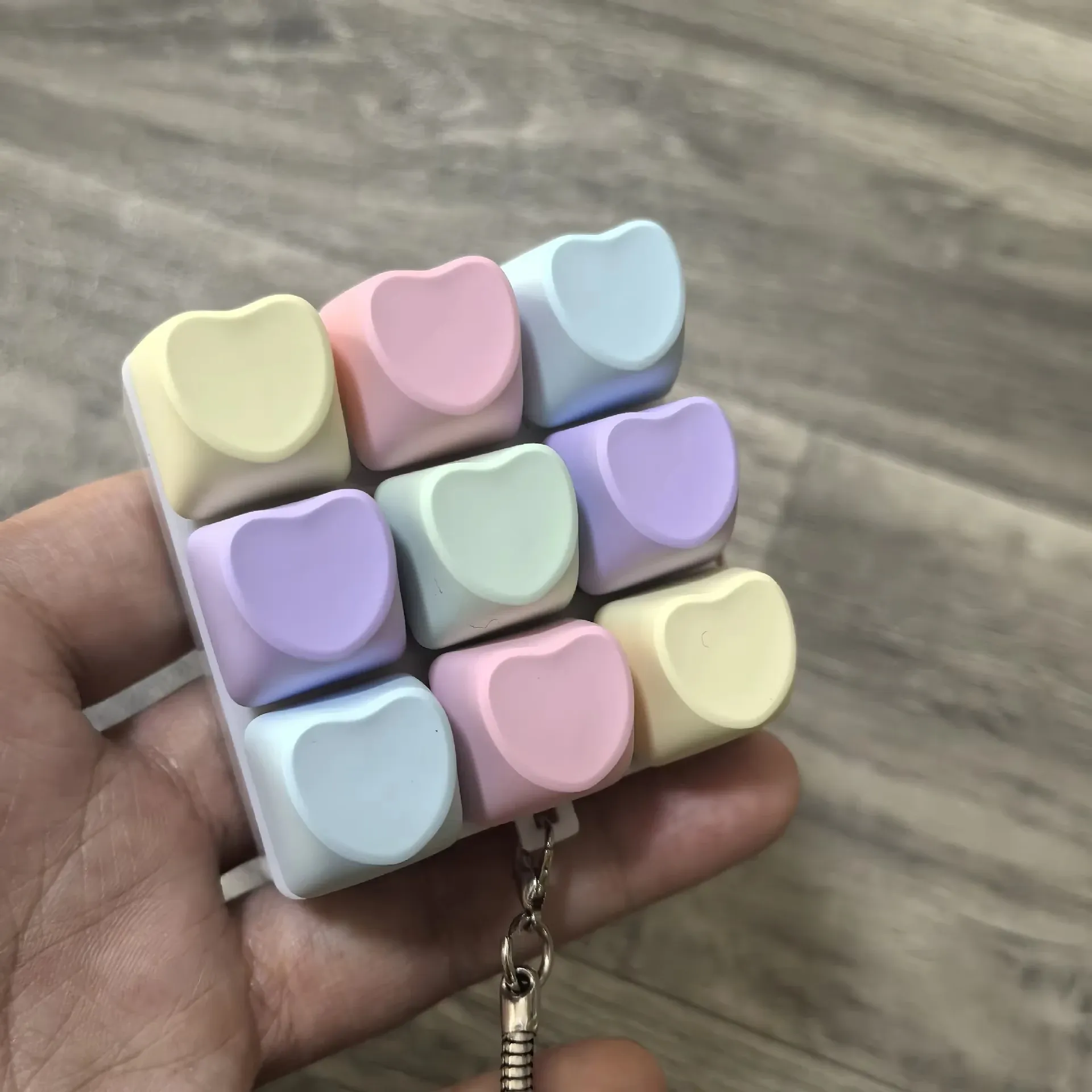 Jouet anti-stress en forme de cœur à 9 boutons, porte-clés jeu à boutons-poussoirs sans lumière 2