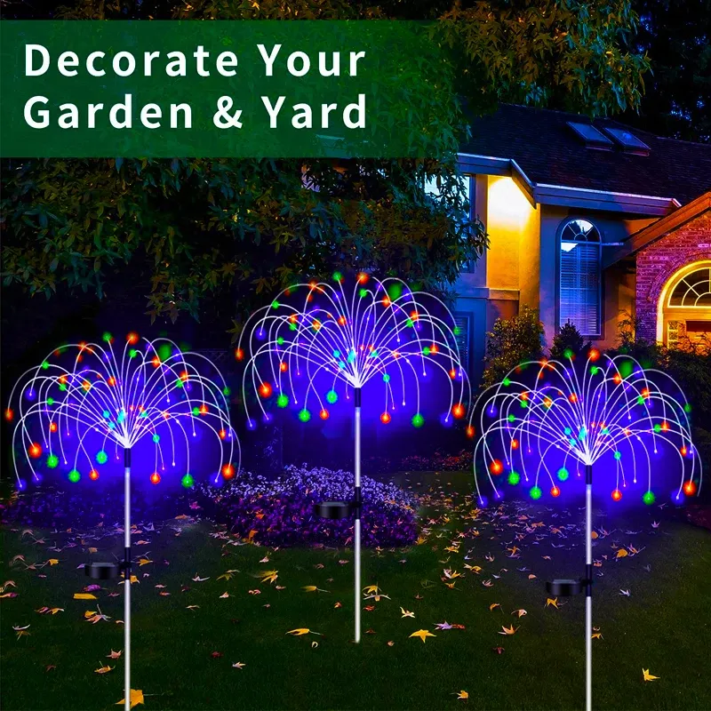 Lampe solaire de jardin éclairant une allée décorée pour une fête