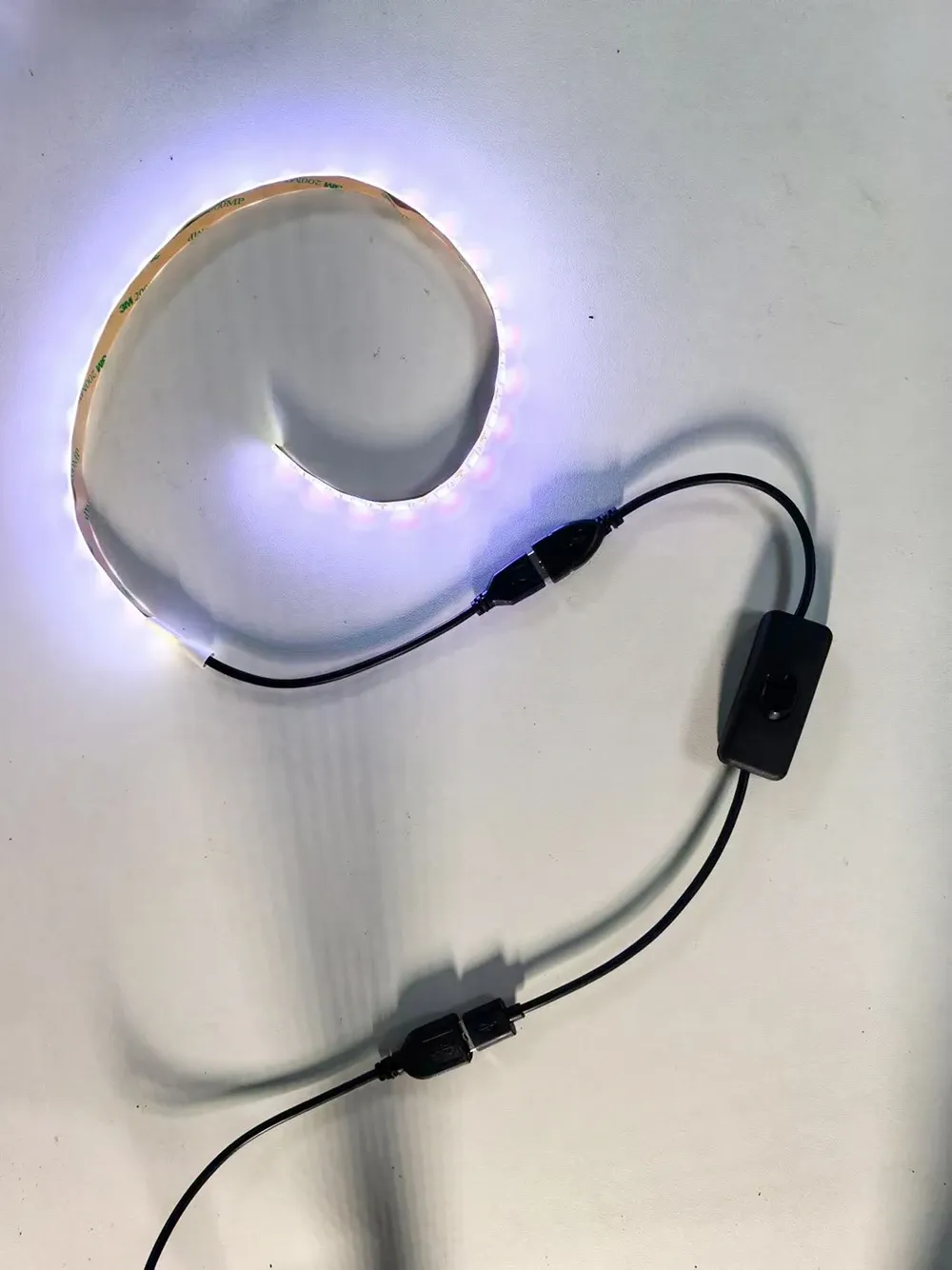Câble USB avec interrupteur, vue de profil