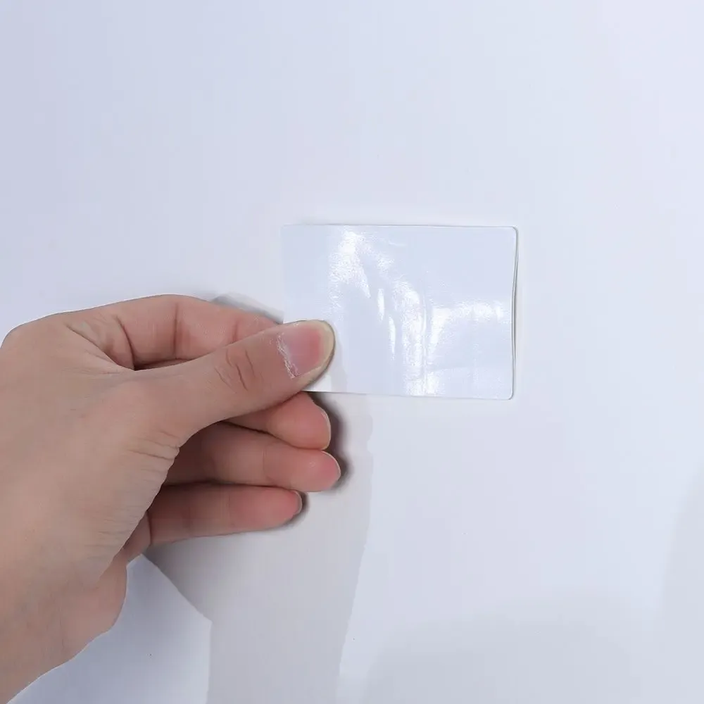 Support mural pour accessoires de toilette