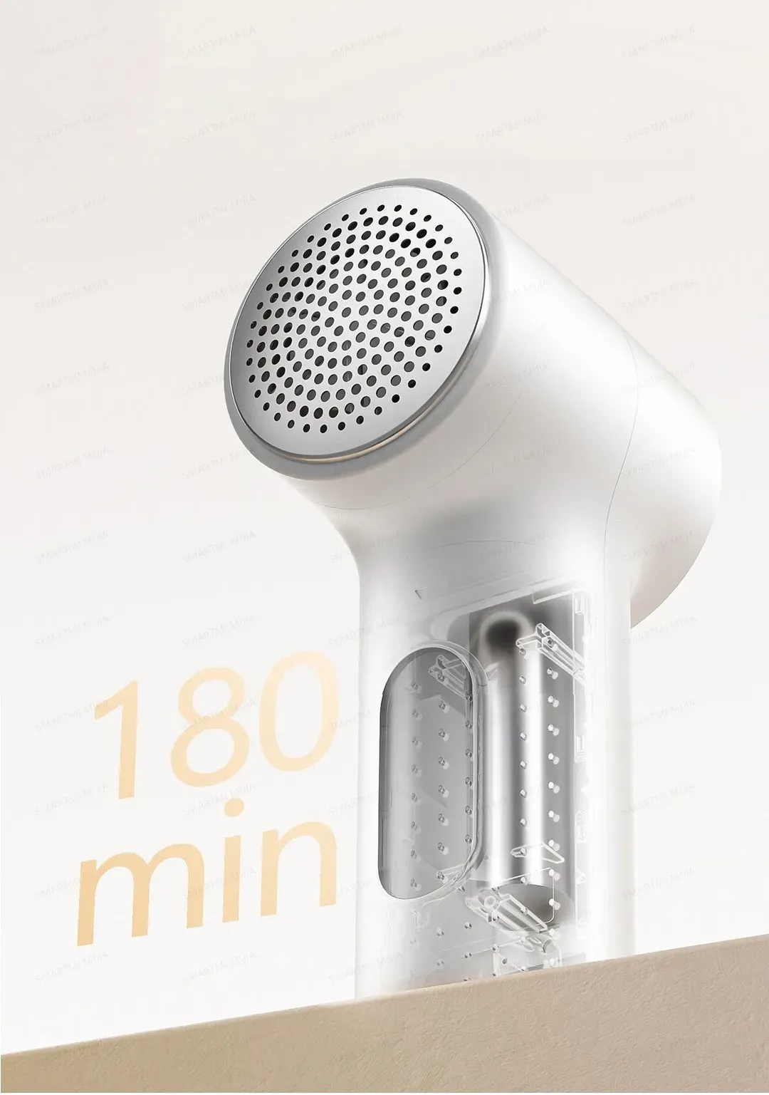 Le MIJIA Lint Remover 2 en situation d'utilisation nomade