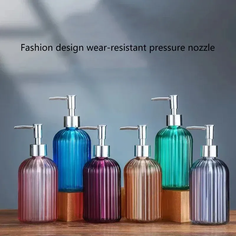 Détail du distributeur de savon en verre transparent