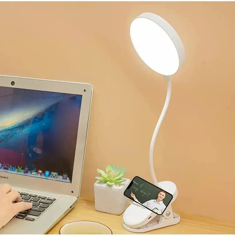 Lampe de table LED en ambiance chaleureuse