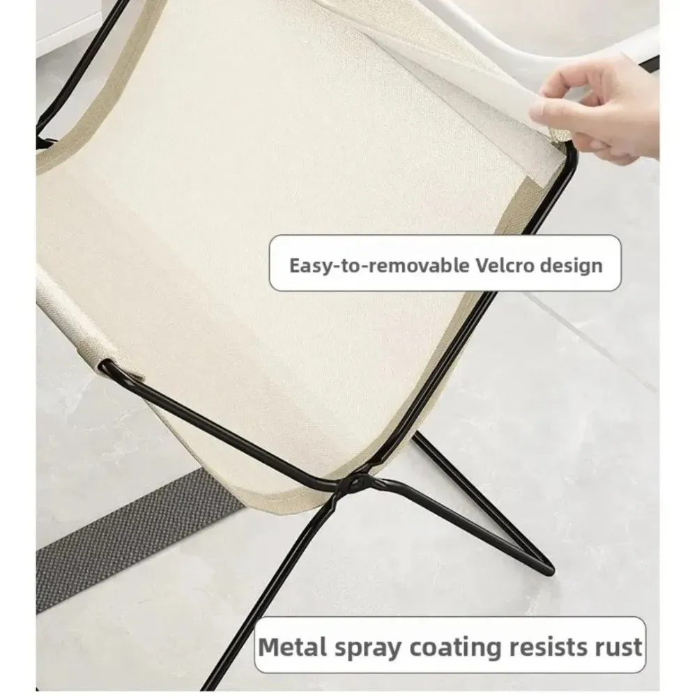 Support de rangement pour sacs dans un intérieur moderne