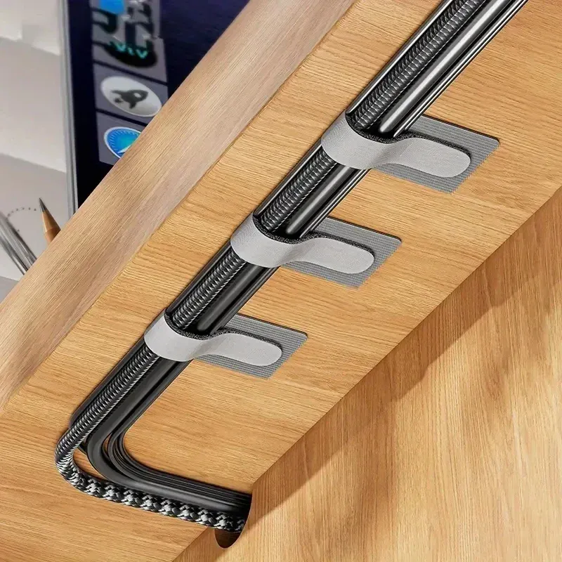 Attaches de câble réutilisables en situation d'organisation