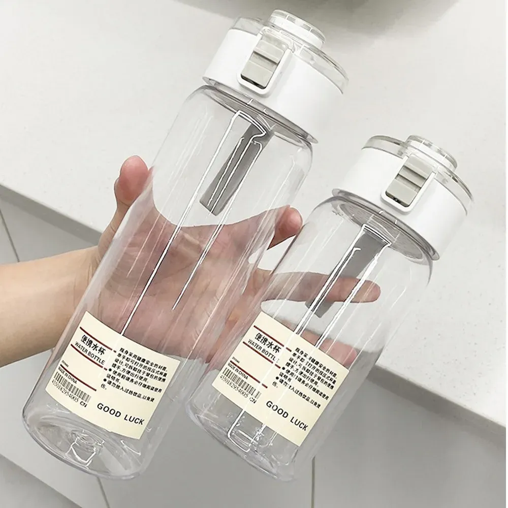 Bouteille d'eau transparente kawaii, vue d'ensemble