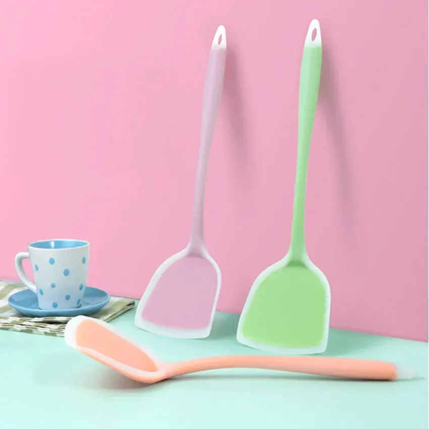 Ensemble d'ustensiles de cuisine en silicone antiadhésifs : spatule, spatule à œuf, pelle à poisson et pelle à frire - Image 1