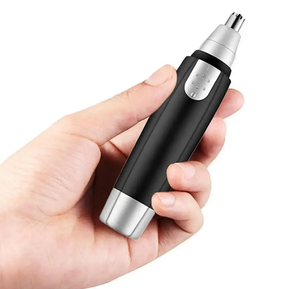 Tondeuse sans fil pour le nez et les oreilles, en utilisation