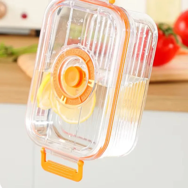 Repas préparé dans une boîte bento transparente