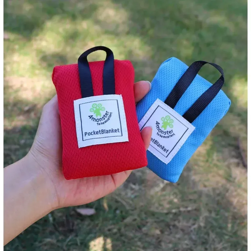 Couverture de pique-nique imperméable et portable, tapis de sol pliable, ultra-léger et ultra-fin, idéal pour le camping et la plage - Image 1