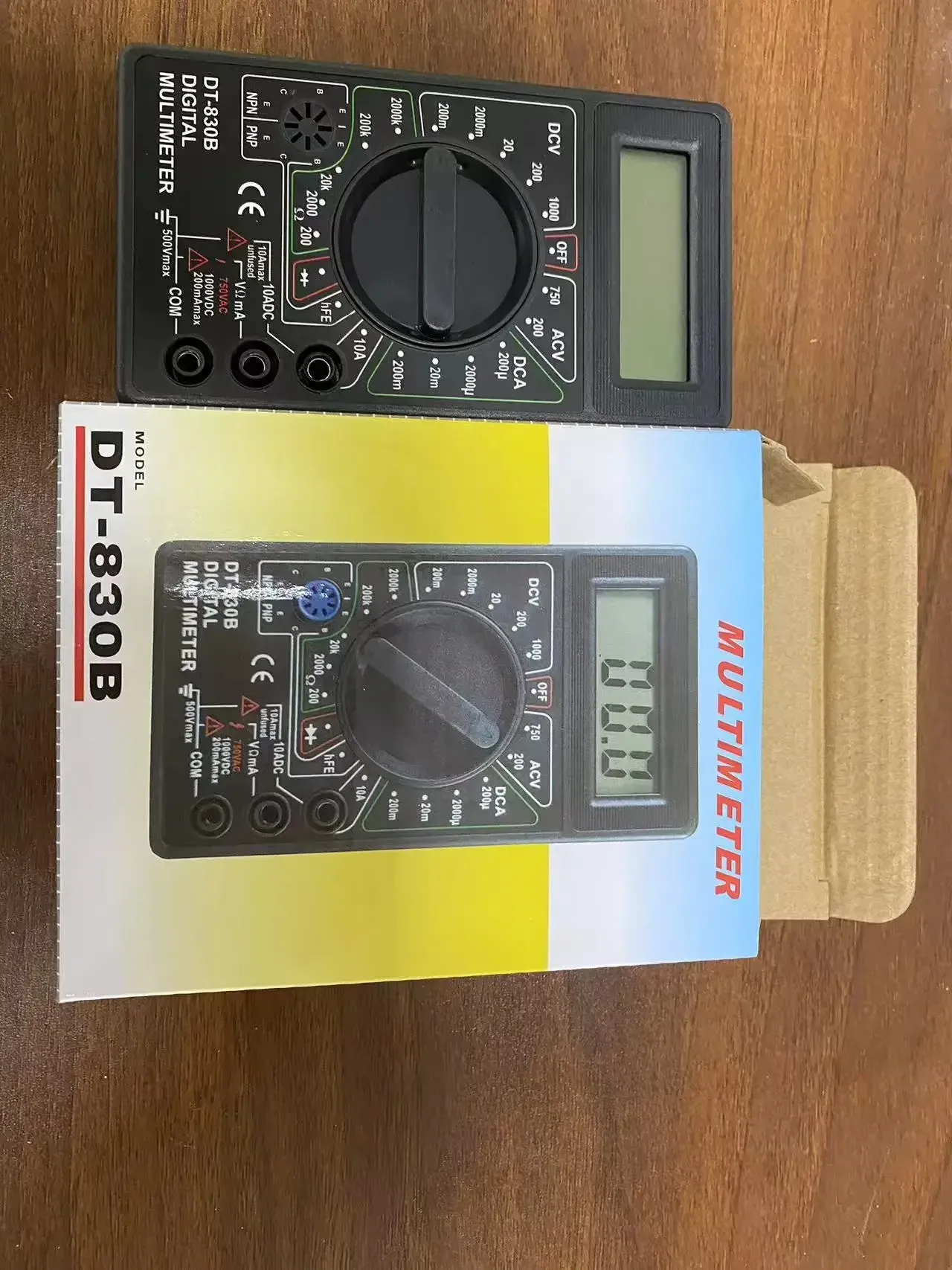 Multimètre DT-830B noir, finition soignée