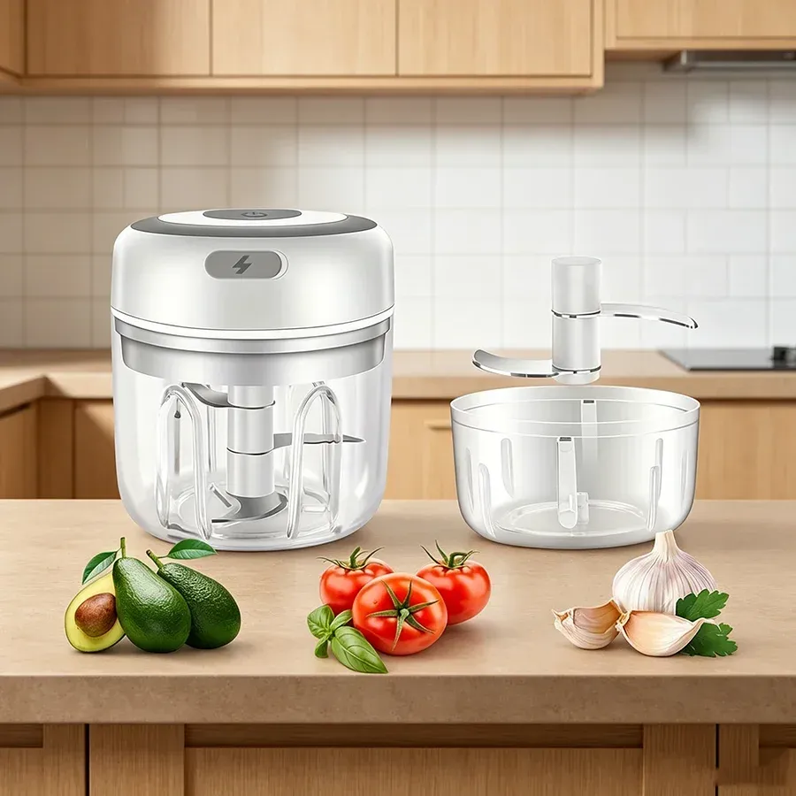 Hachoir électrique de cuisine en utilisation