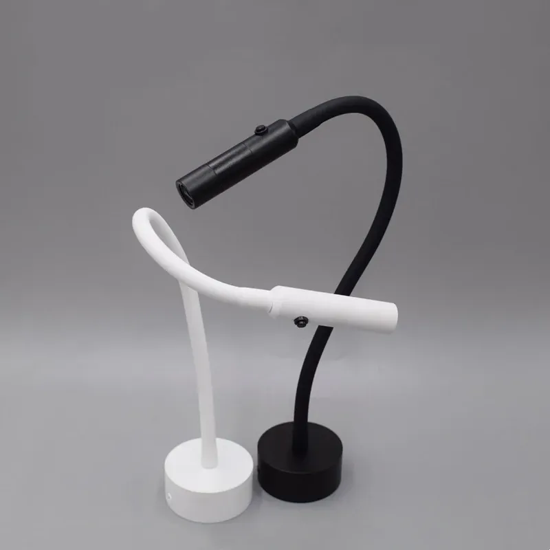 Applique LED dans un coin lecture