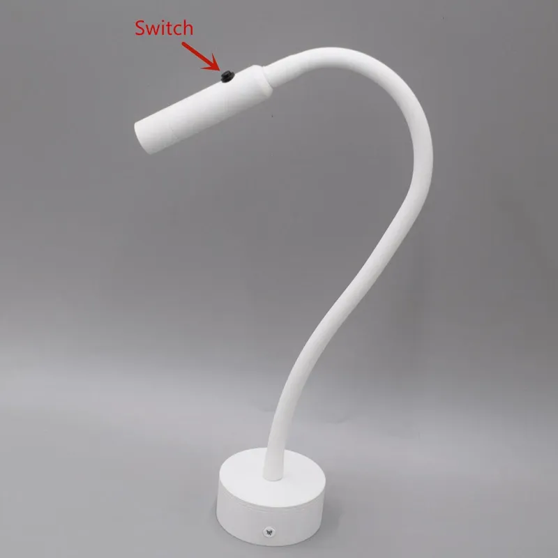 Applique LED près d'une tête de lit