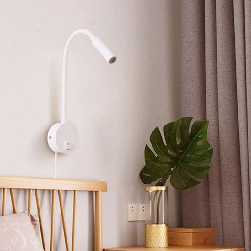 Applique LED au chevet d'une chambre