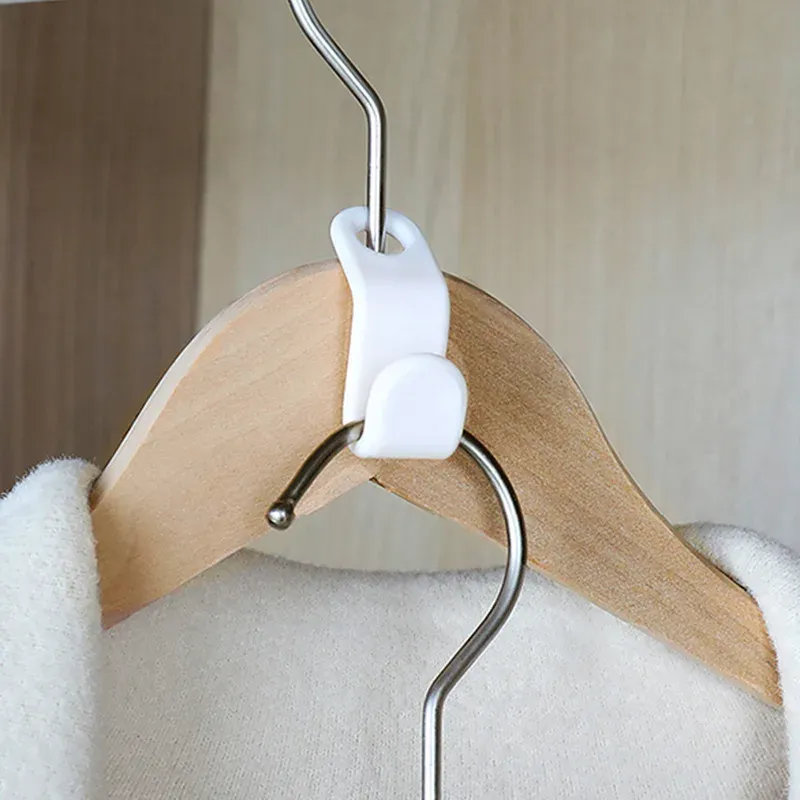 Crochets de cintre pour rangement compact