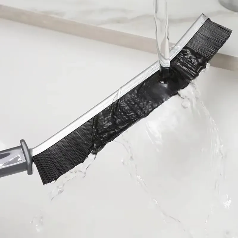 Brosse de nettoyage pour rails de fenêtres