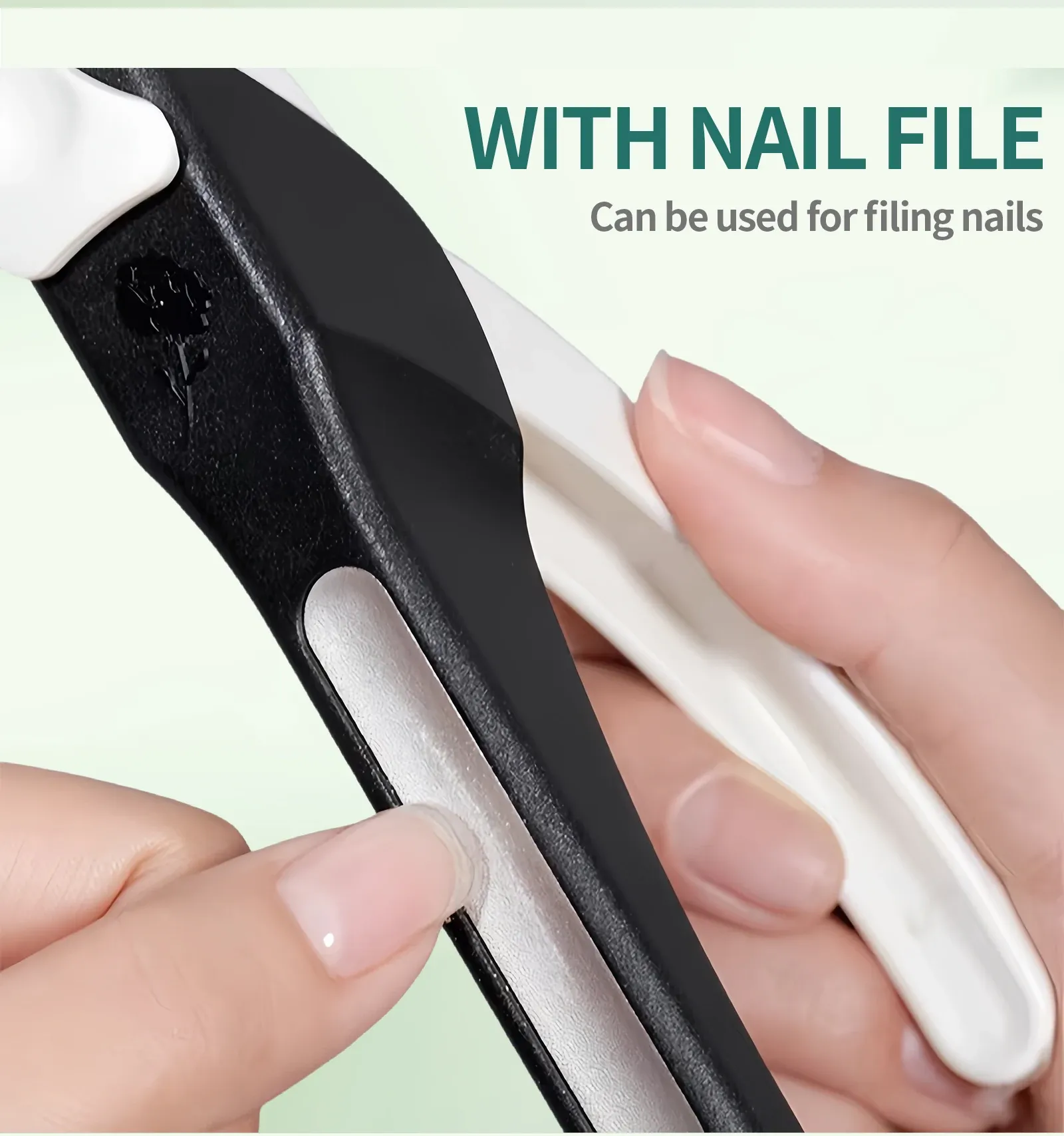 Coupe-ongles utilisé sur faux ongles