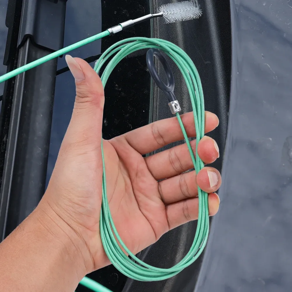 Brosse de nettoyage de conduit d'évacuation prête à l'emploi