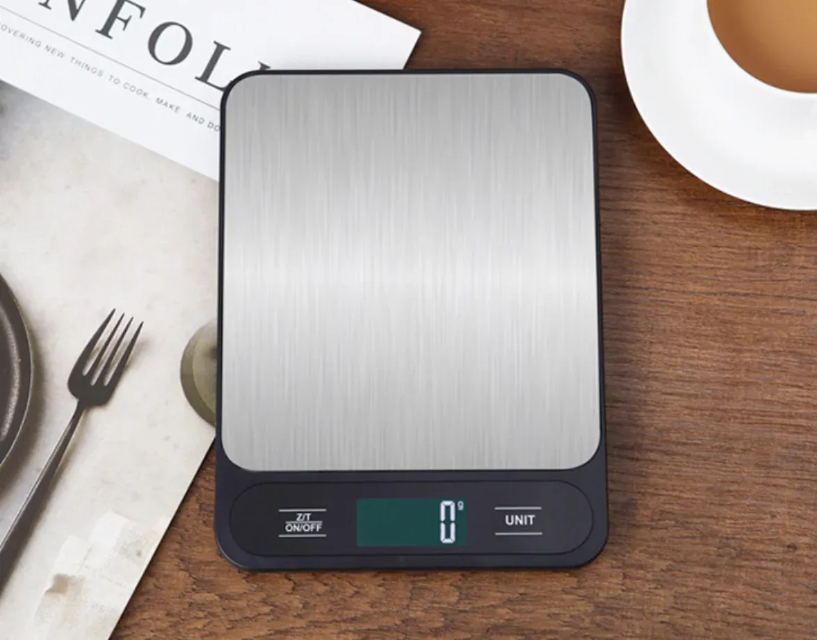Balance de cuisine en situation d'utilisation