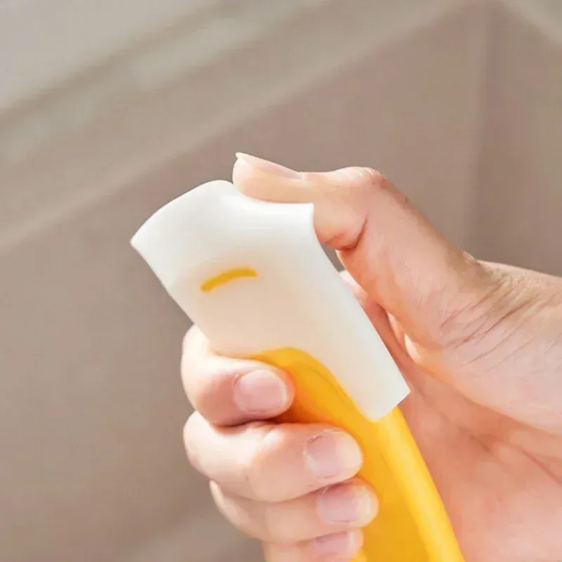 Grattoir en silicone à lame souple pour poêles, casseroles et plats 4