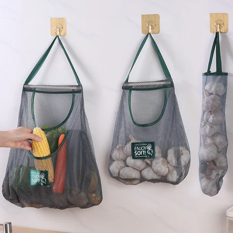 Filet de rangement suspendu pour fruits et légumes en situation de cuisine