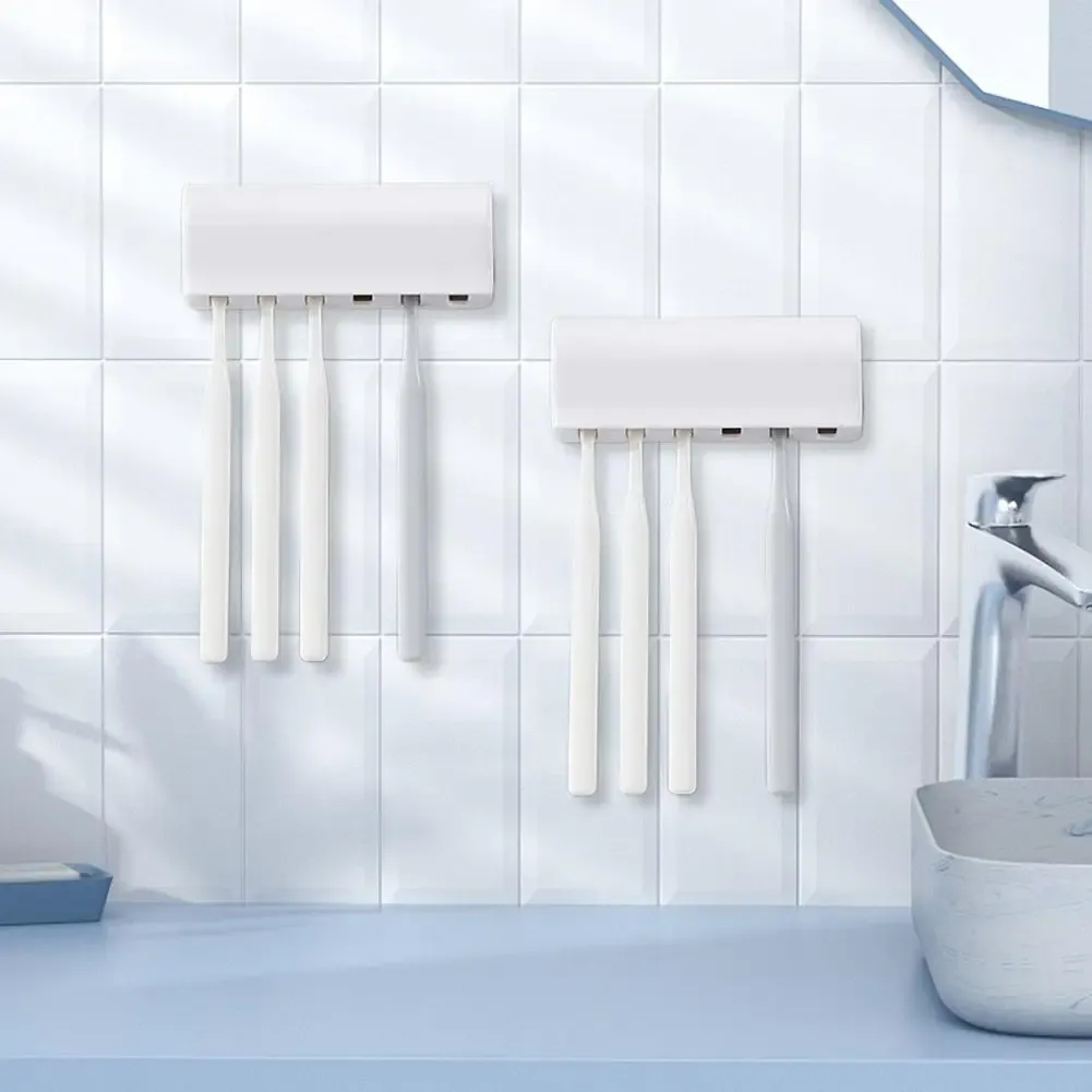 Porte-brosse mural dans un intérieur moderne