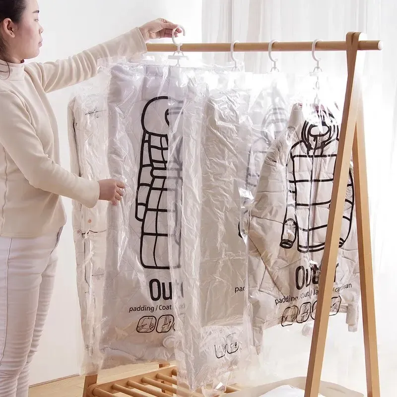 Sacs de rangement sous vide transparents à suspendre pour vêtements, manteaux et doudounes, avec housse anti-poussière 3