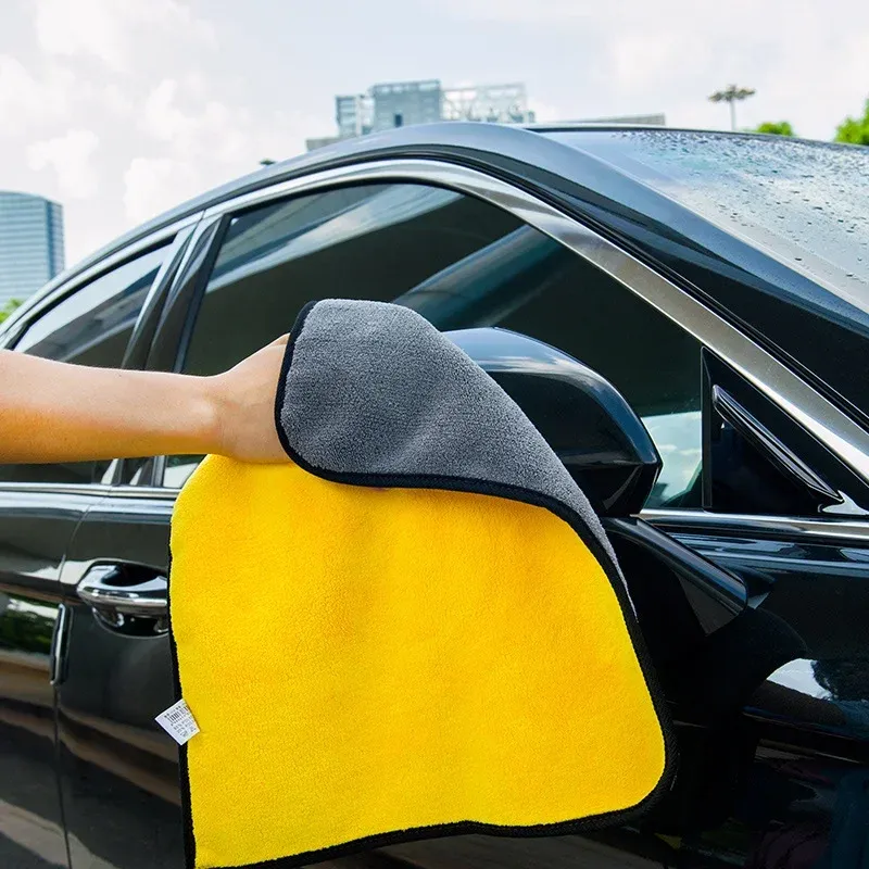 Serviette en microfibre pour l'entretien automobile