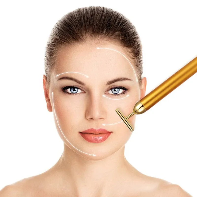 Rouleau de lifting du visage en or en situation d'utilisation