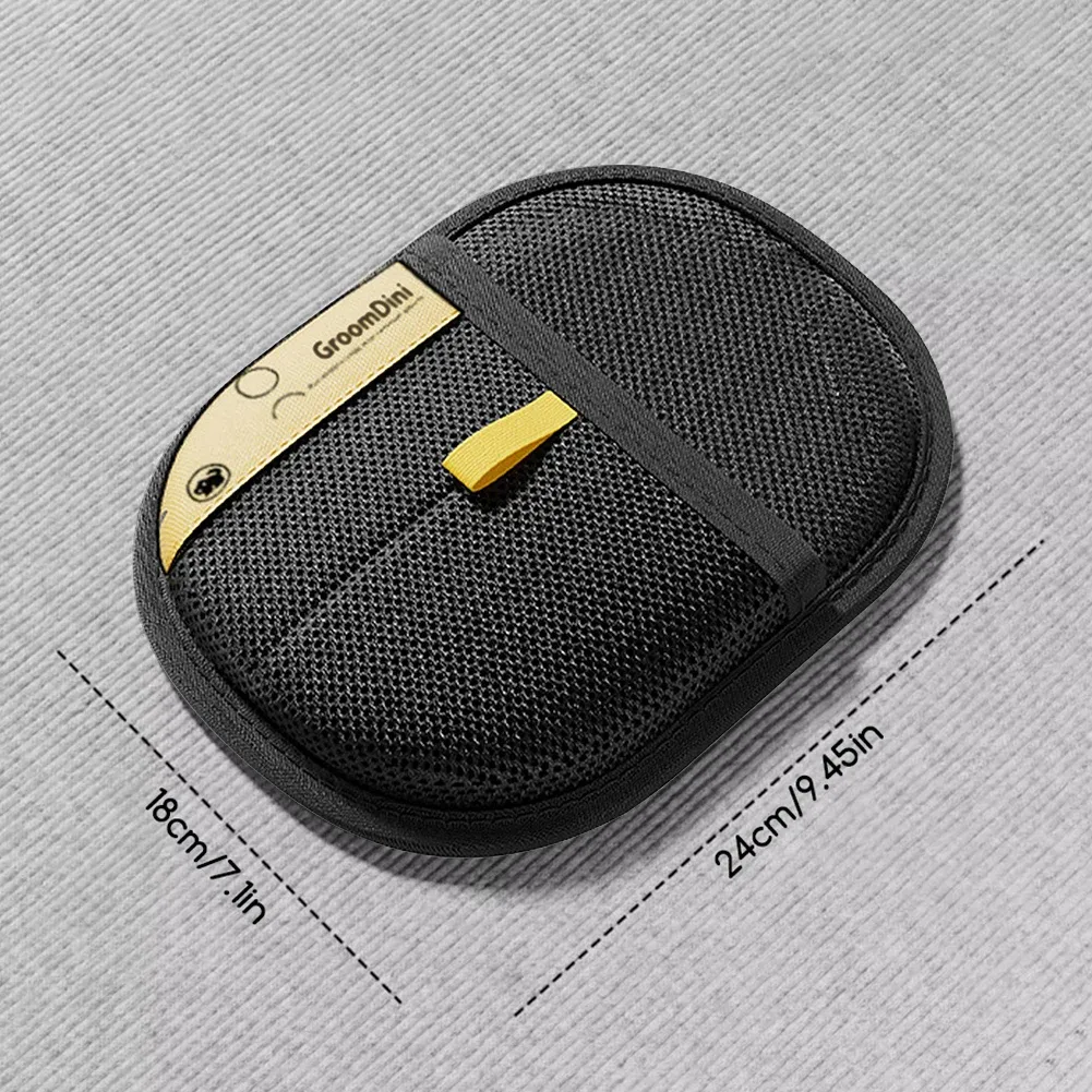 Nettoyage d'un tapis avec le gant électrostatique
