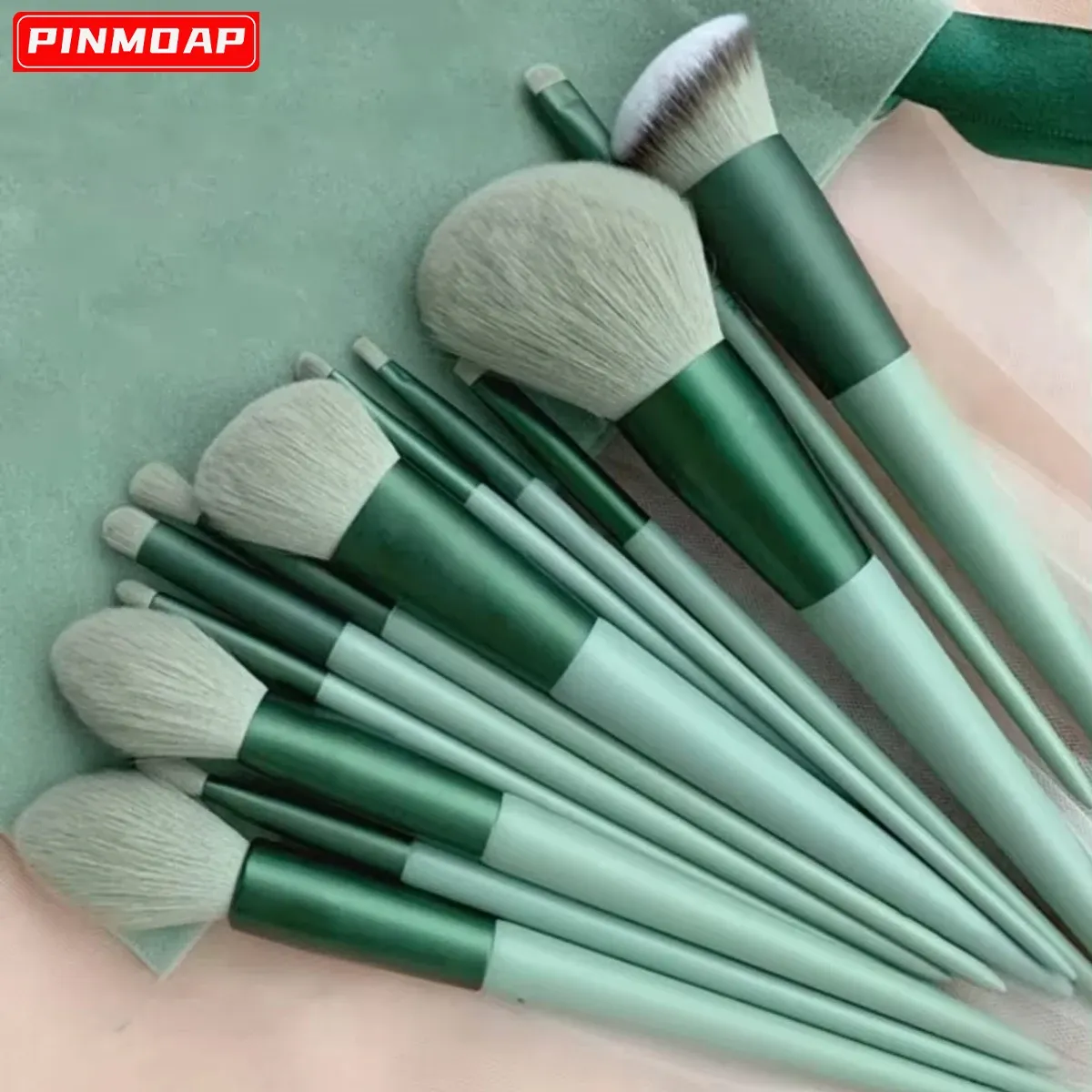 Pinceaux de maquillage au design élégant