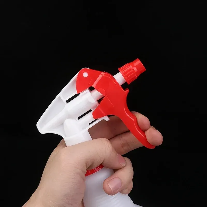 Pulvérisateur rechargeable pour l'entretien du jardin