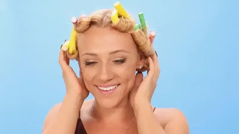 Ambiance détendue lors d'une séance de coiffure à domicile