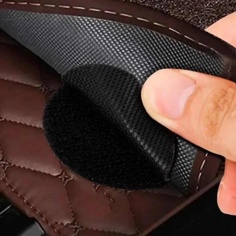 Ruban adhésif Velcro appliqué sur une surface