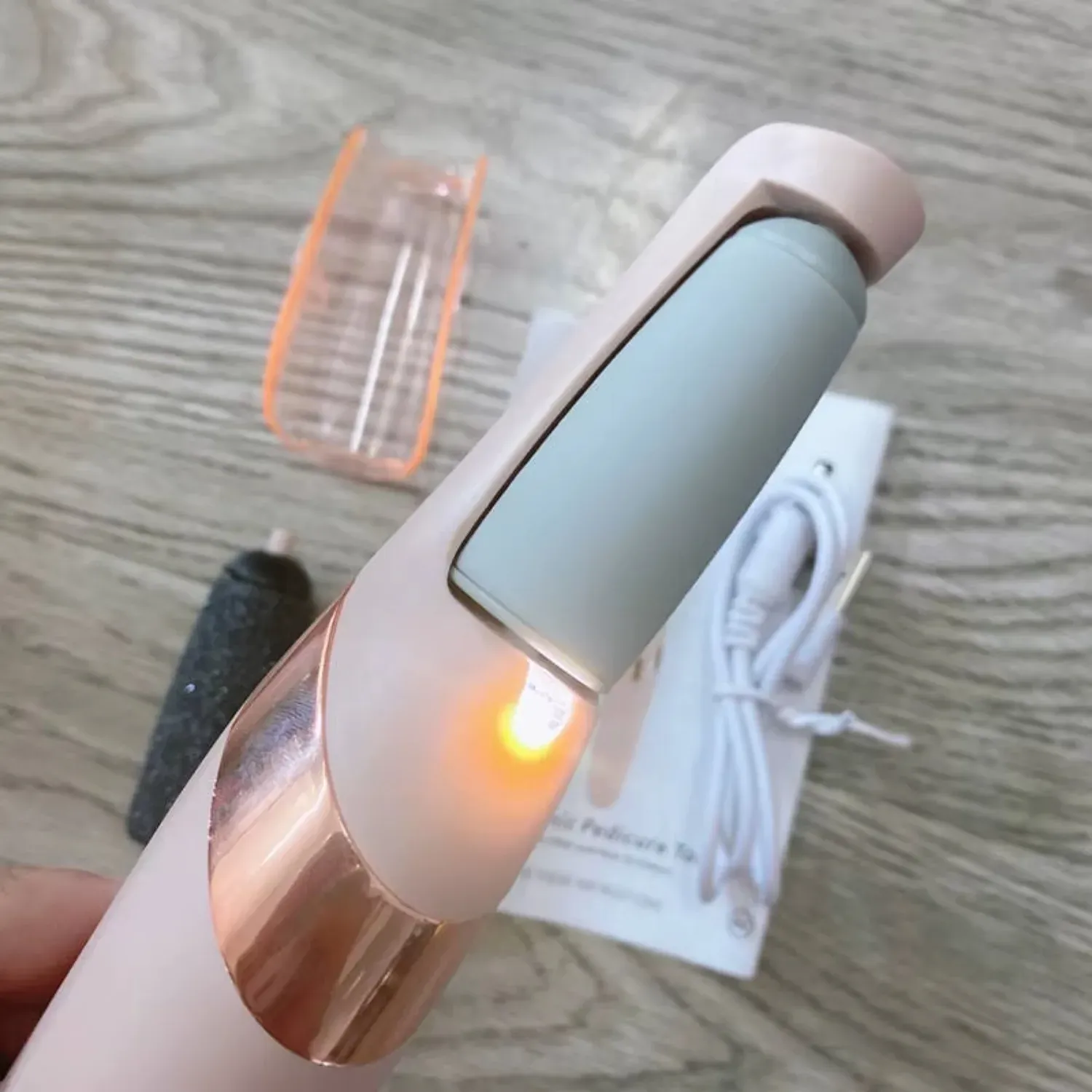 Dissolvant de callosités électrique rechargeable sans fil pour femmes et hommes, lime électronique pour les pieds, élimine la peau sèche et rugueuse des talons 4