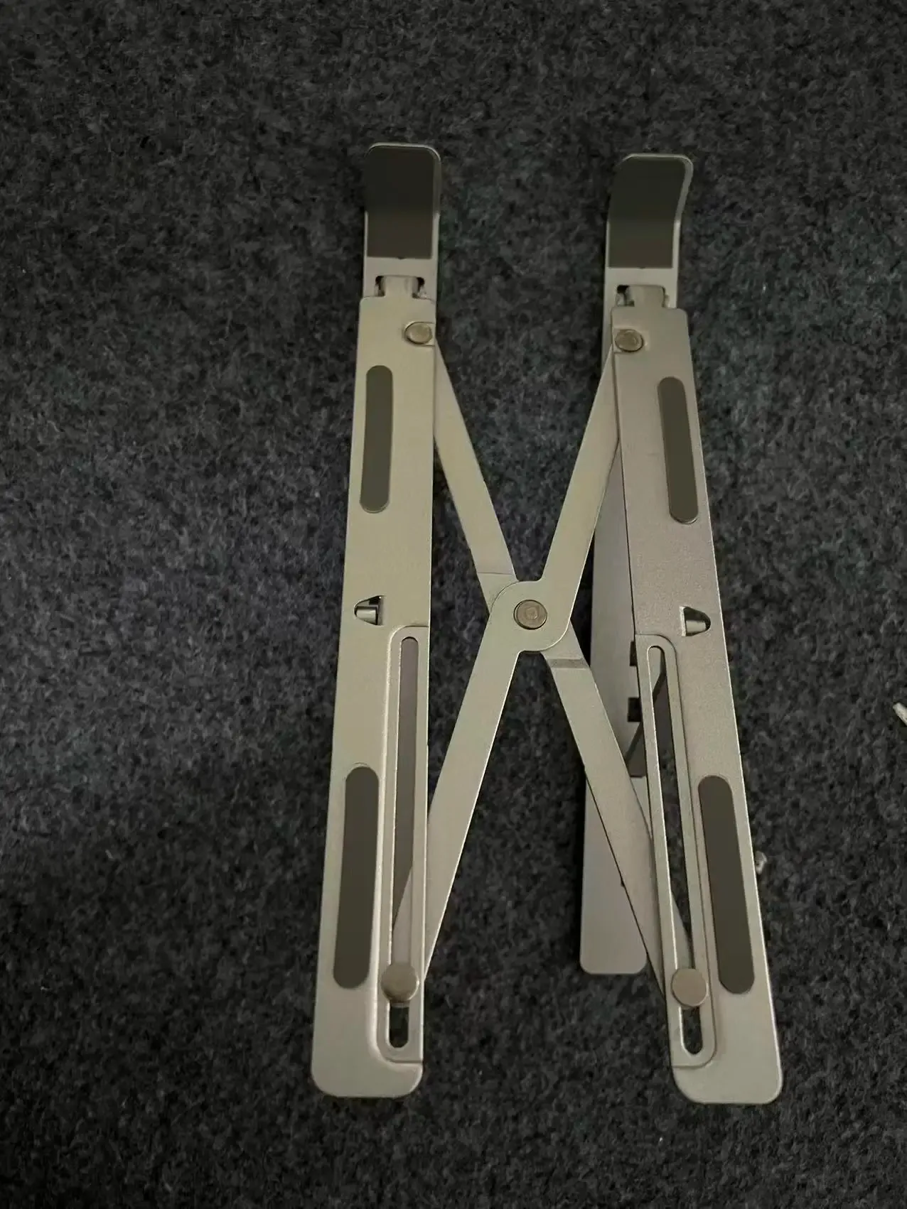 Support pour ordinateur portable en aluminium vue d'ensemble
