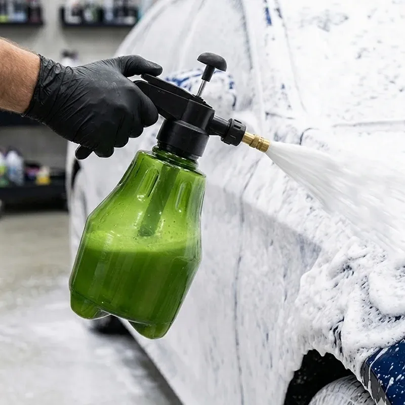 Pulvérisateur à pression d'air portatif 1,5 L pour lavage de voiture et jardinage - Image 1