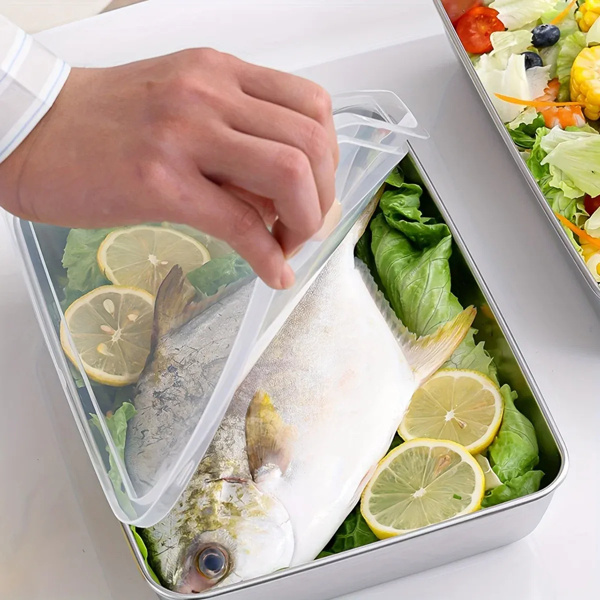 Ensemble de conteneurs dans une cuisine lumineuse