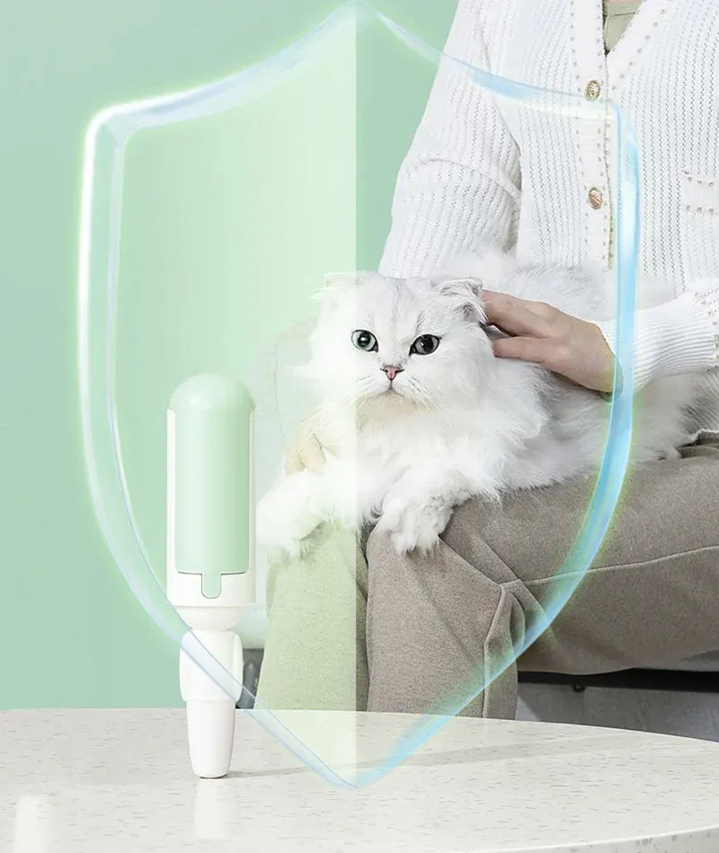 Rouleau anti-poils pour animaux de compagnie en situation d'utilisation