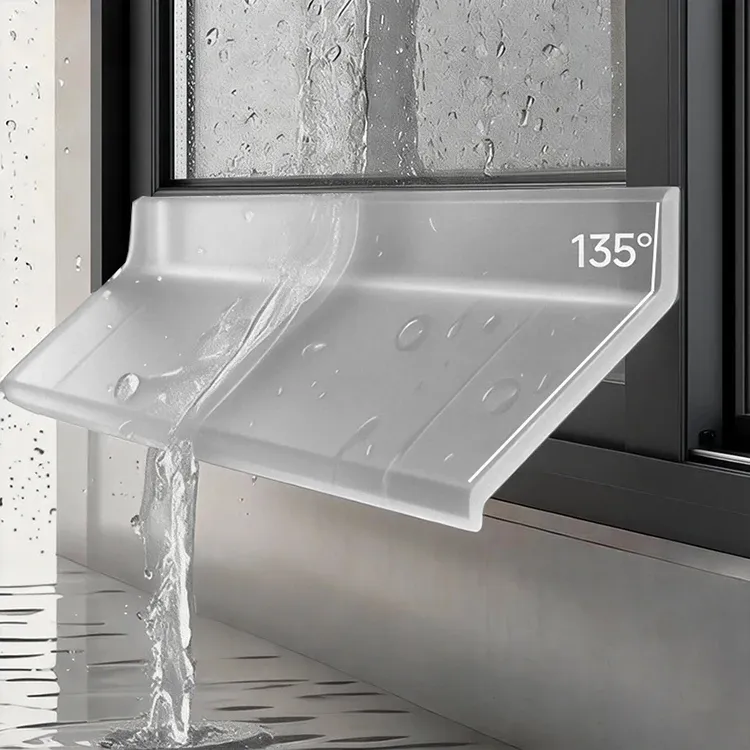Bande d'étanchéité transparente installée sur une porte