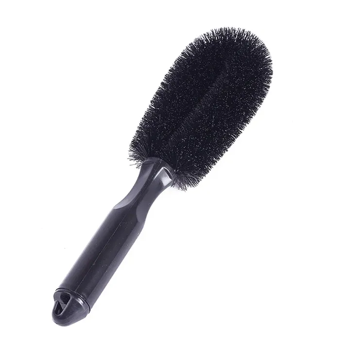 Brosse de nettoyage utilisée sur l'intérieur du véhicule