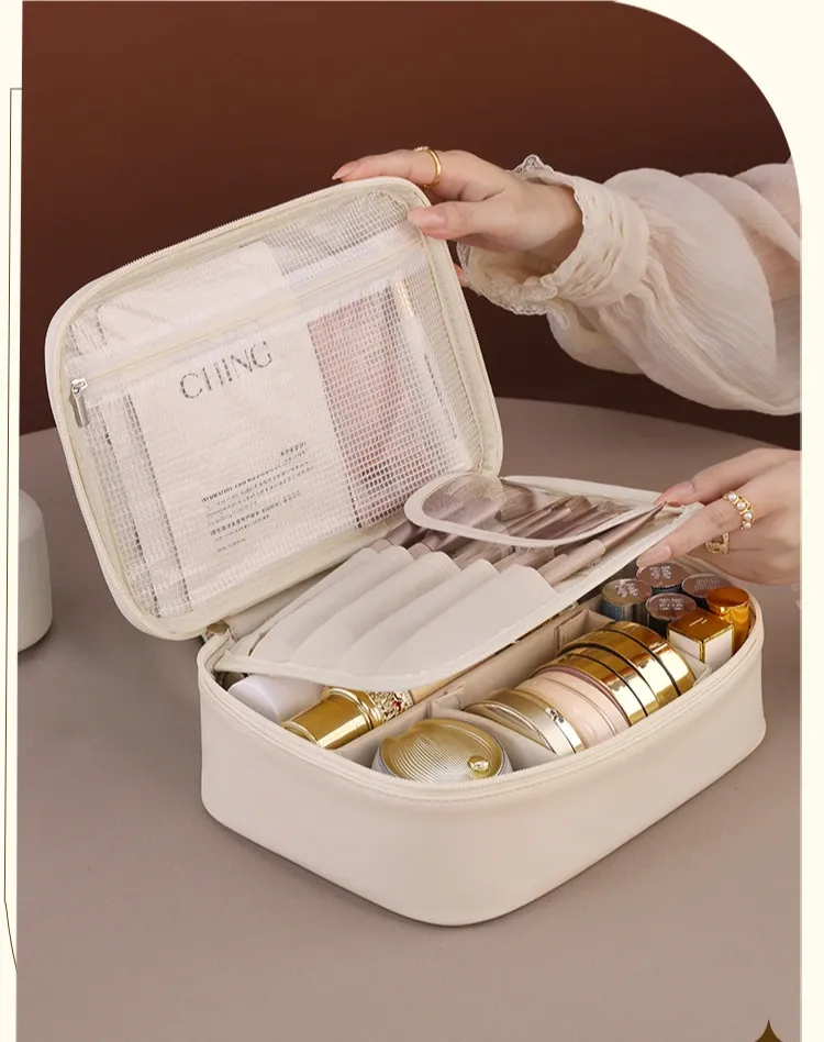 Sac de maquillage de luxe vu de face