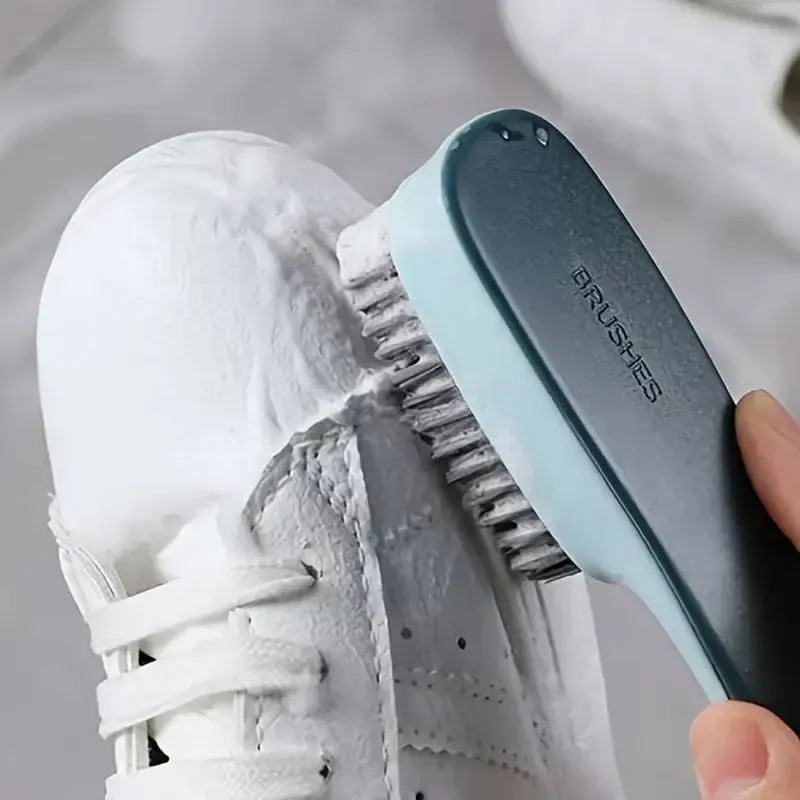 Brosse de nettoyage, utilisation sur vêtements