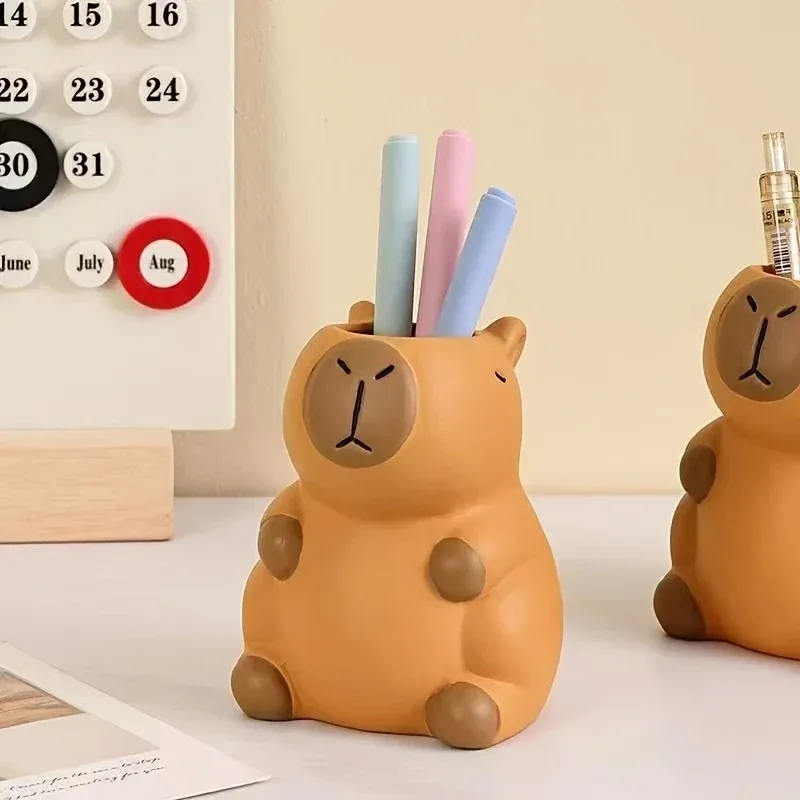 Porte-stylos Capybara ambiance bureau